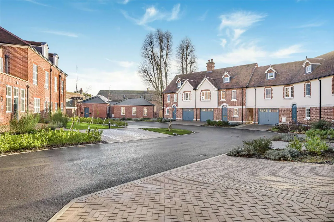 St Peters Mews, The Parade, Marlborough, Wiltshire, SN8 1FF, photo 4