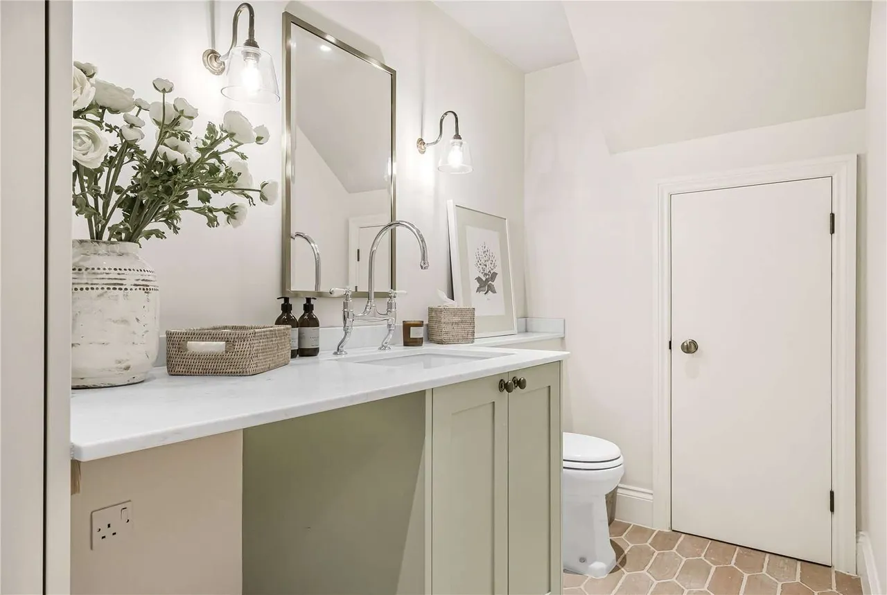 St Peters Mews, The Parade, Marlborough, Wiltshire, SN8 1FF, photo 11