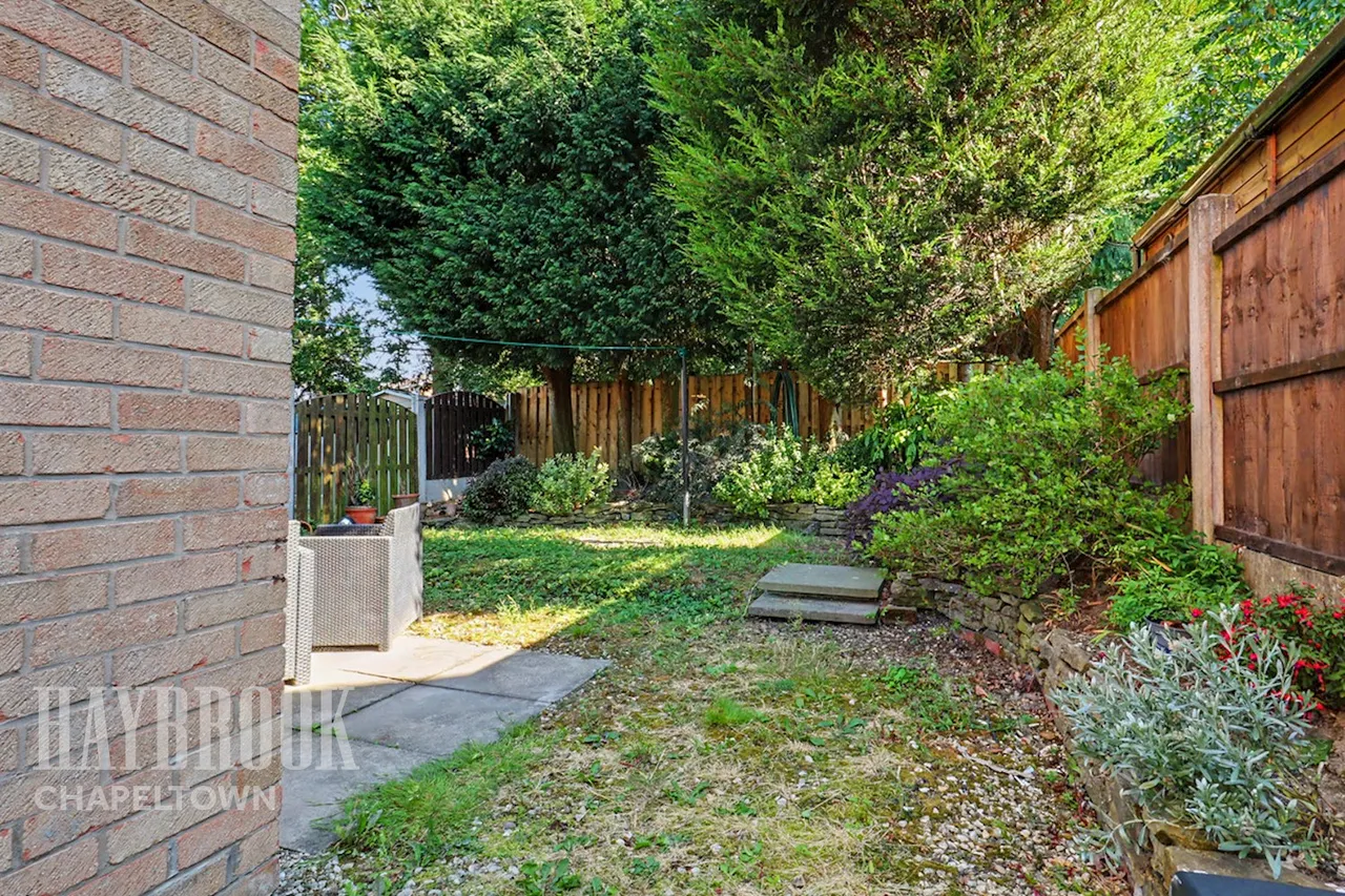 Dowland Gardens, High Green, photo 20