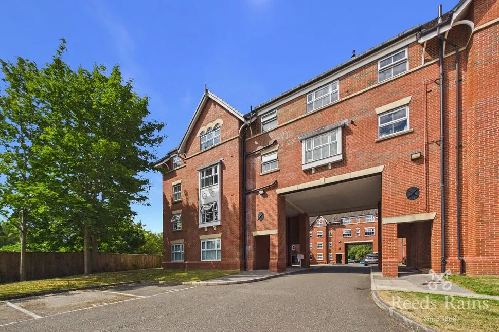 2 bed flat for sale — Anderton Grange, Hollands Road, Cheshire, CW9