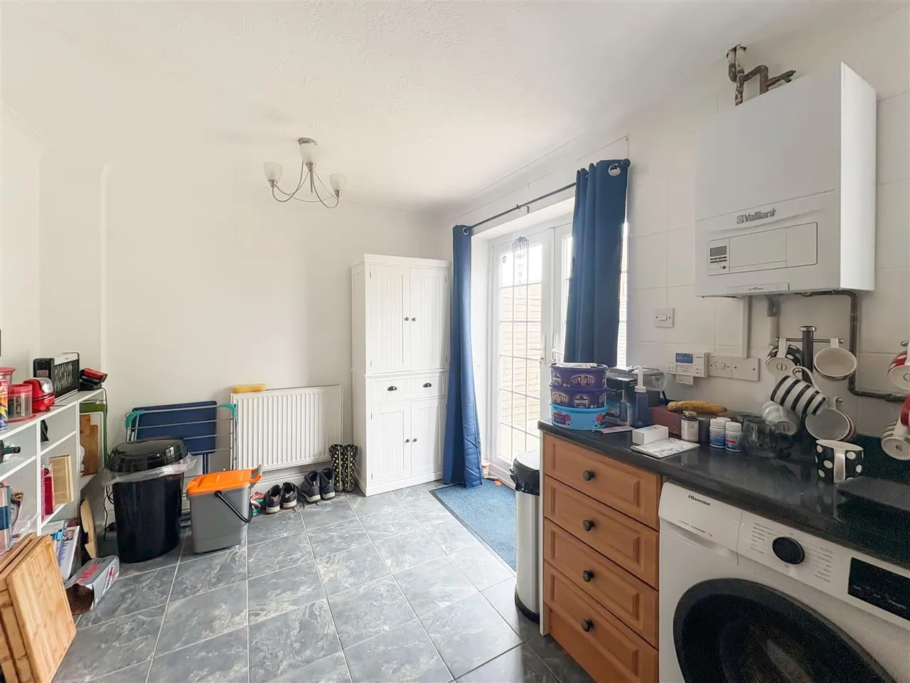 Douglas Close, Ford, photo 7