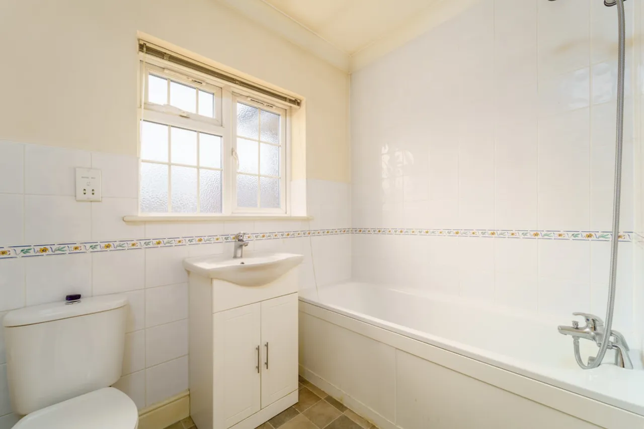 Glenfield Road, Ashford, photo 10