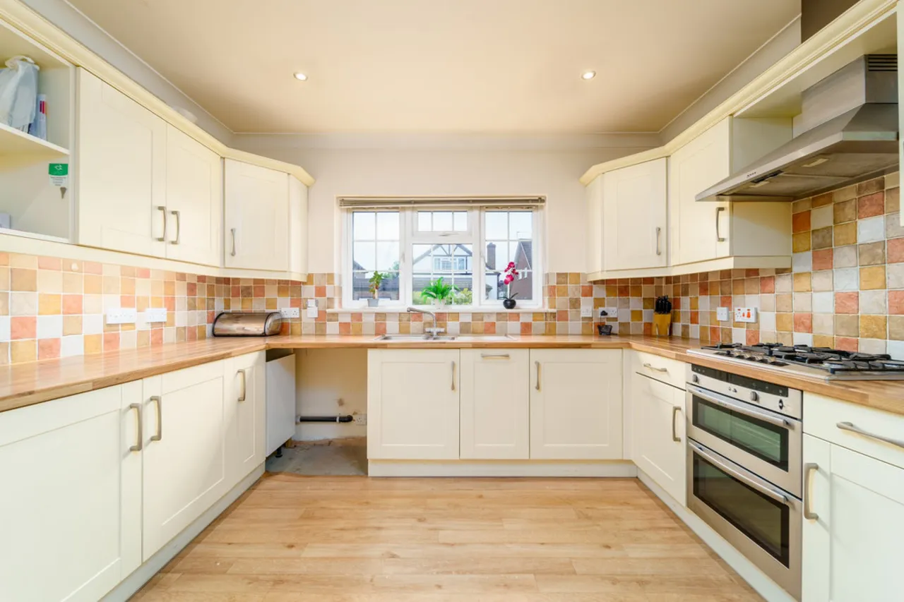 Glenfield Road, Ashford, photo 4