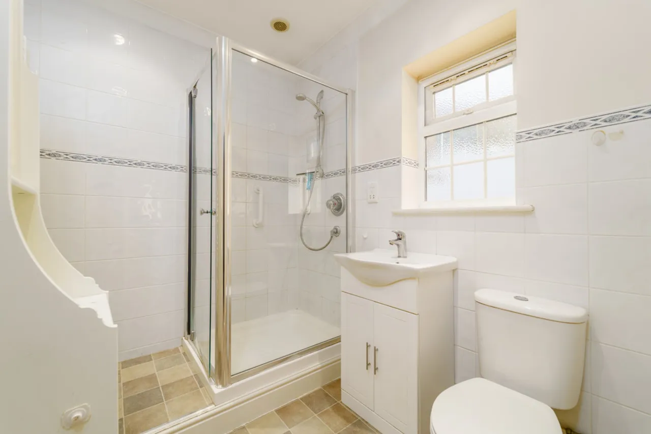 Glenfield Road, Ashford, photo 6