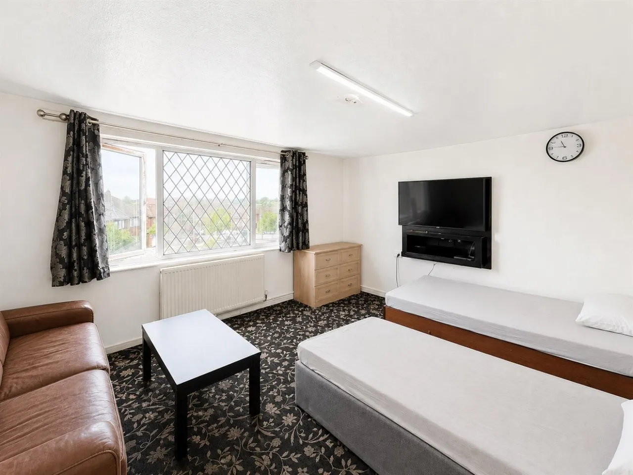 bed Apartment For SaleHarlech Gardens, Heston, TW5, photo 2