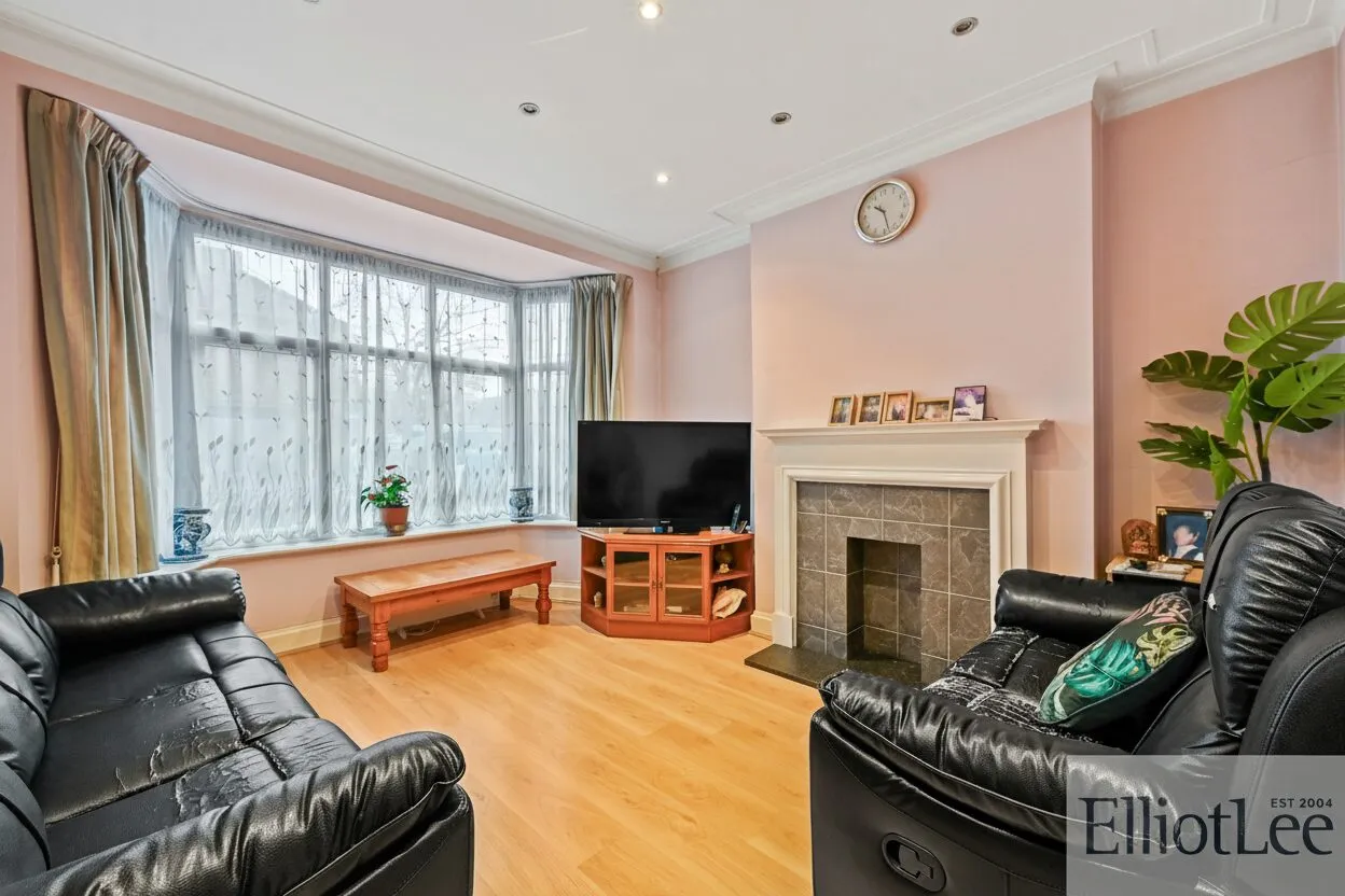 Ashness Gardens, Greenford, UB6, photo 2