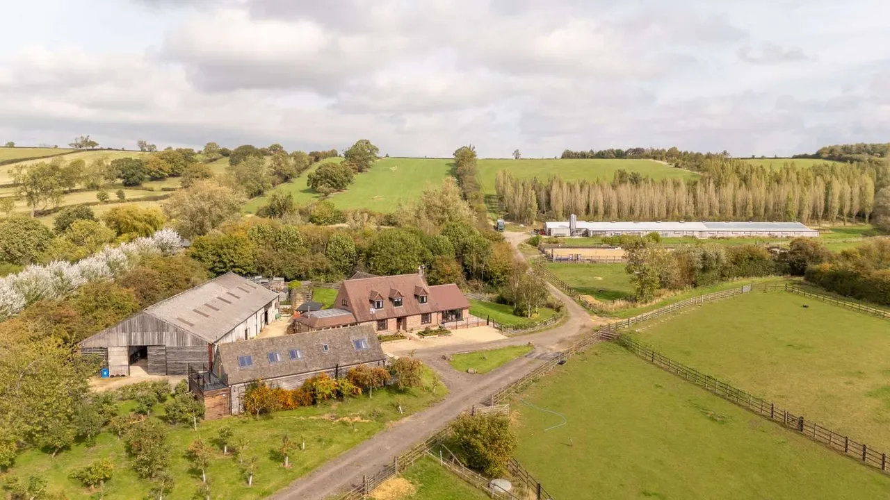 5 bed house for sale, College Farm Road, Belton in Rutland, LE15
