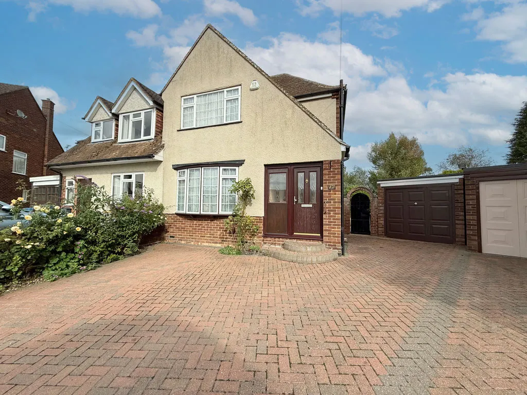 3 bed plot for sale — Broughton Close, Bierton HP22 5DJ