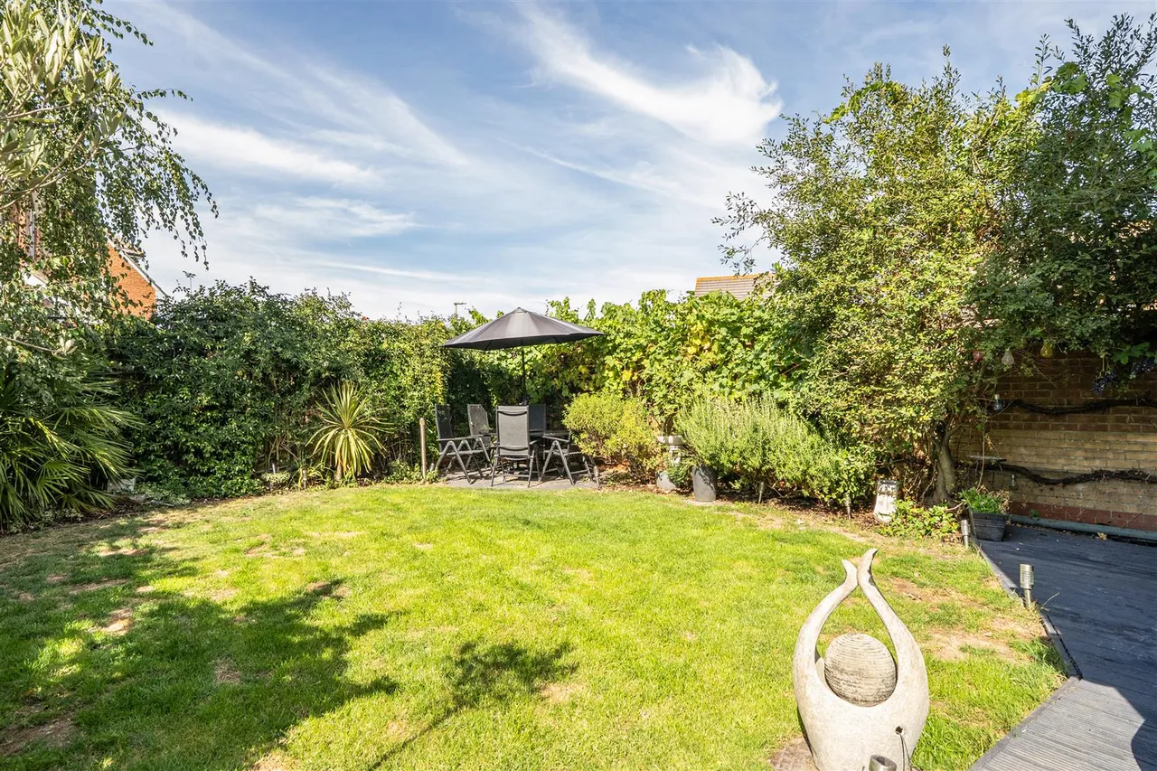 Megson Drive, Lee-On-The-Solent, photo 21