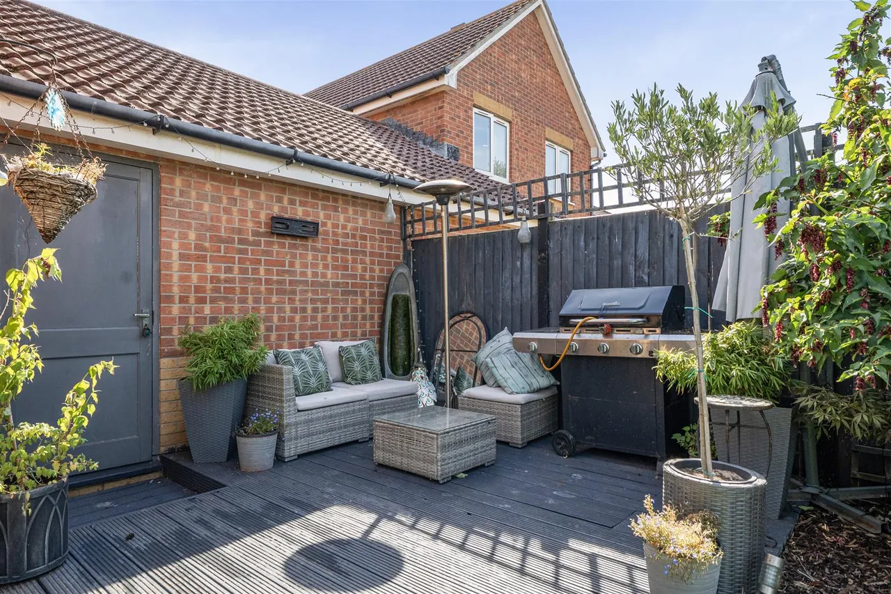 Megson Drive, Lee-On-The-Solent, photo 13