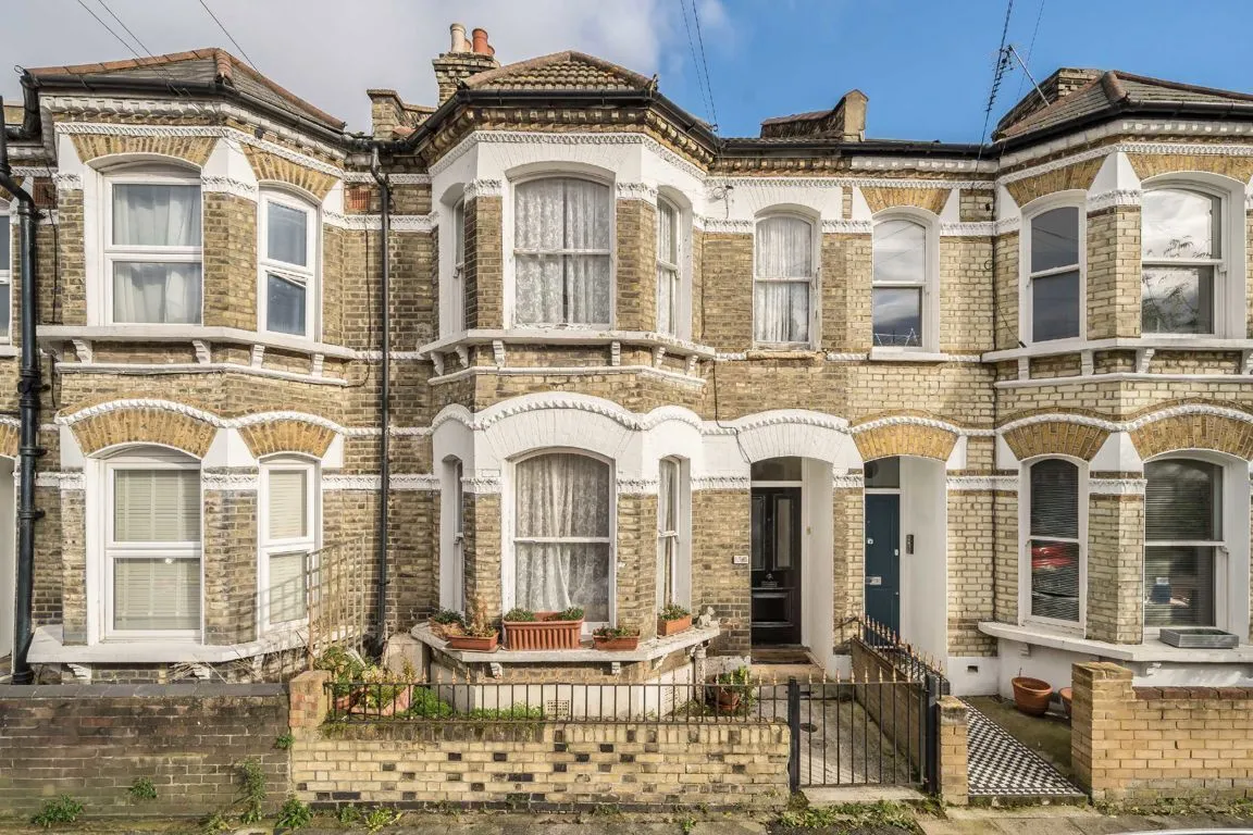 4 bed house for sale, Ballater Road, SW2