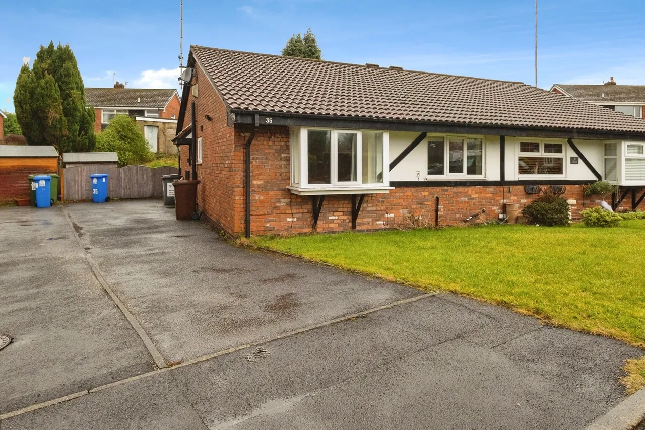 2 bed house for sale — Old Oak Drive, Denton, M34