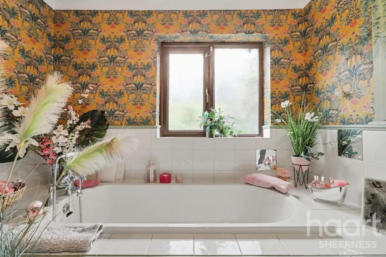 Queenborough Drive, Minster, ME12, photo 9