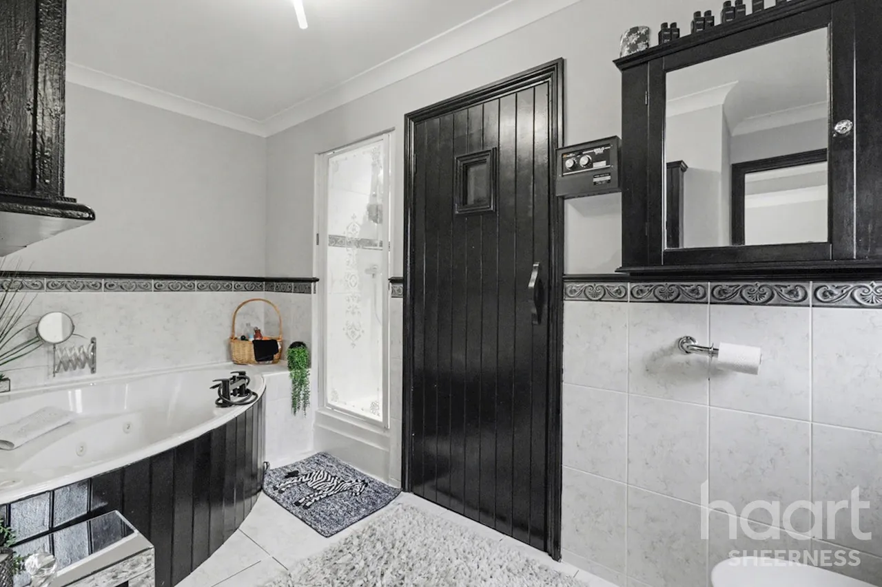 Queenborough Drive, Minster, ME12, photo 17