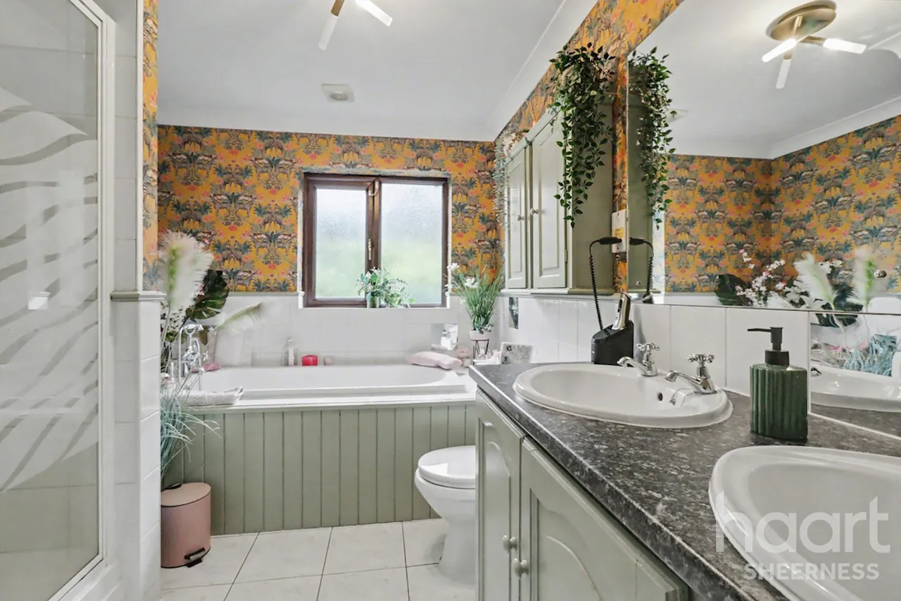Queenborough Drive, Minster, ME12, photo 5