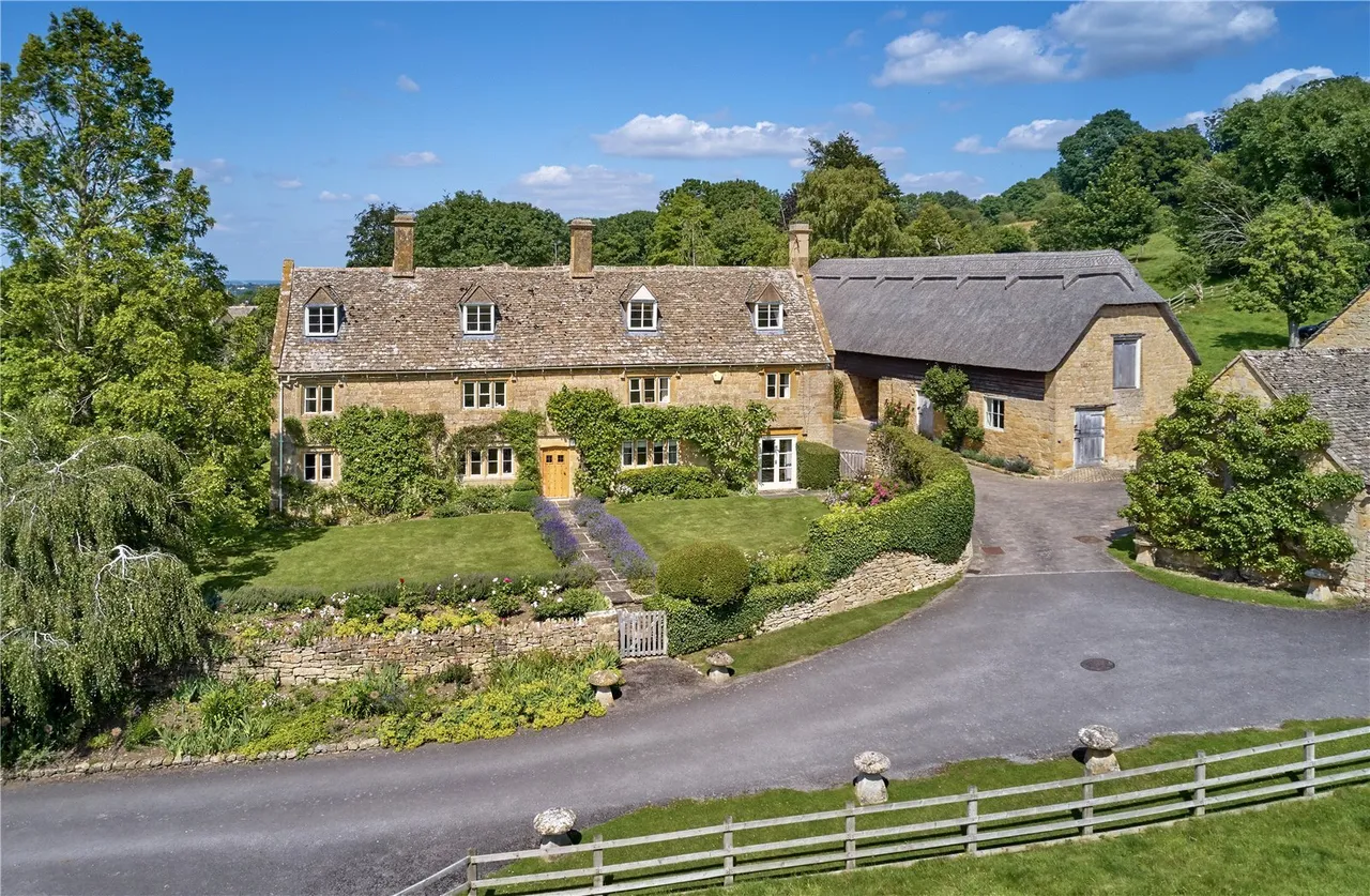 6 bed property for sale, Laverton, Broadway, WR12
