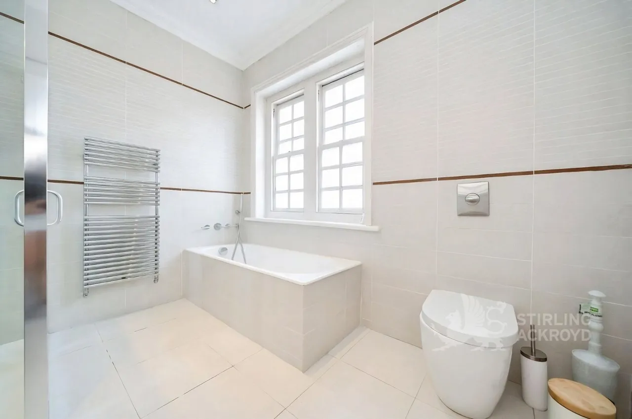 Bracknell Gardens, London, NW3, photo 22