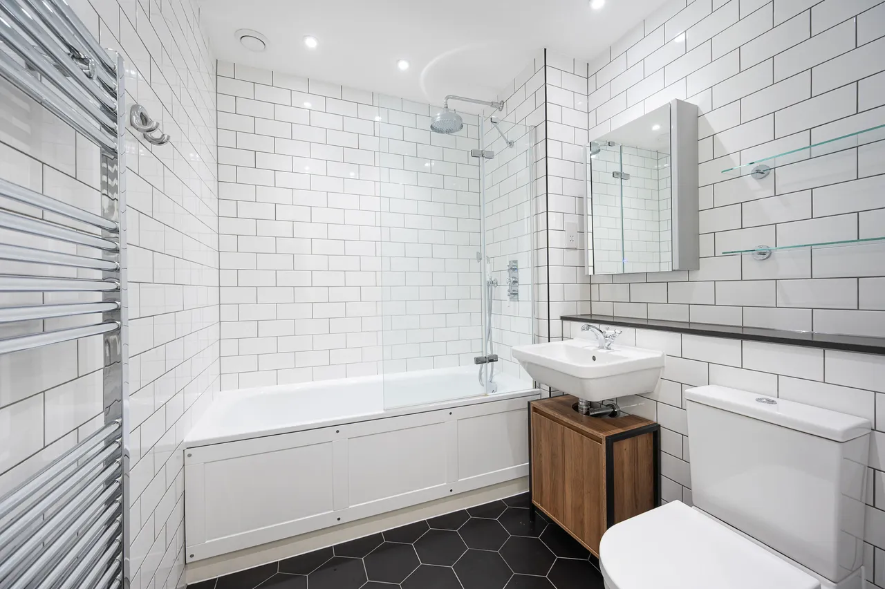 Flat 1, Curie House, London, photo 9