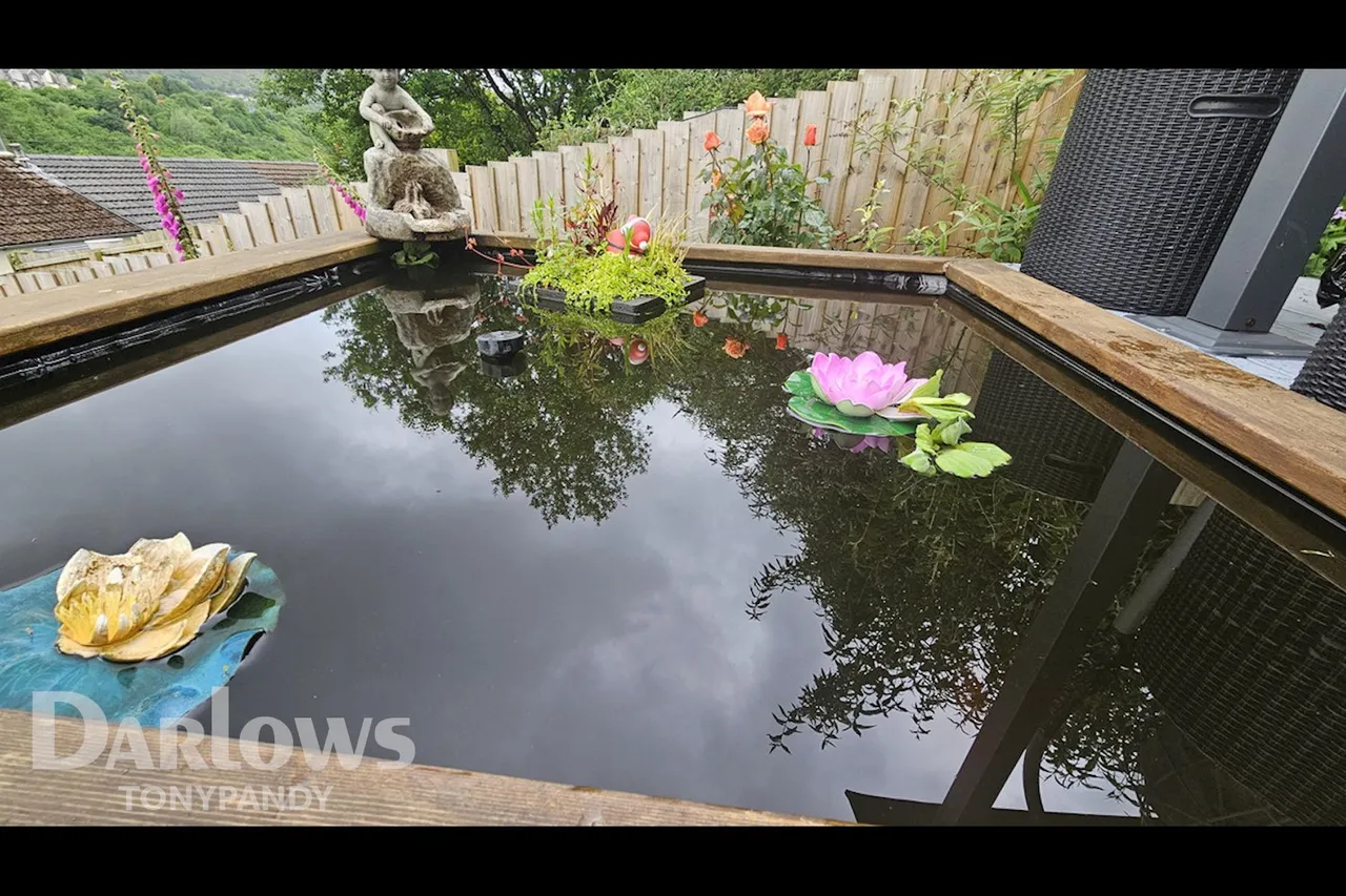 Long Row, Blaenllechau, CF43, photo 5