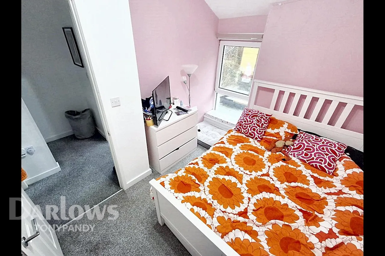 Long Row, Blaenllechau, CF43, photo 19