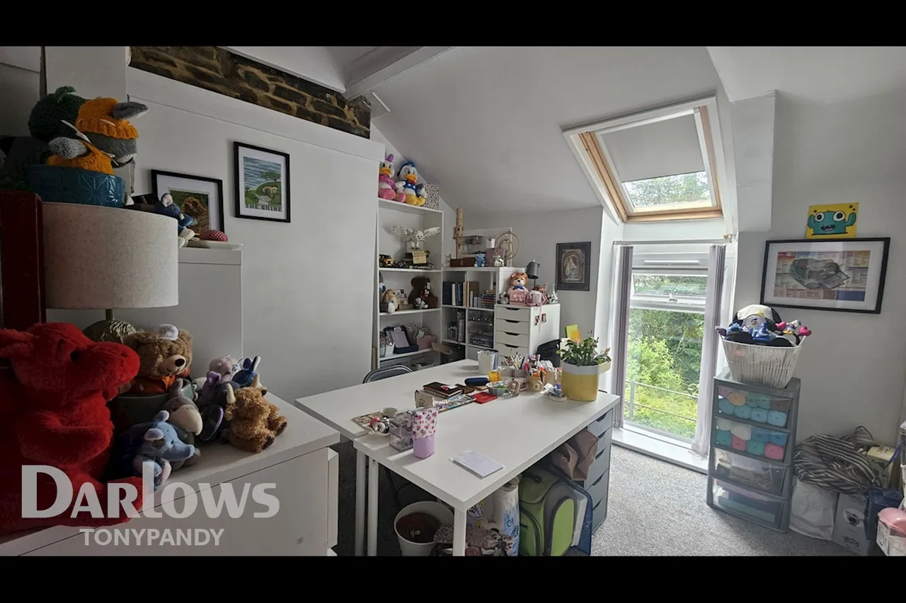Long Row, Blaenllechau, CF43, photo 18