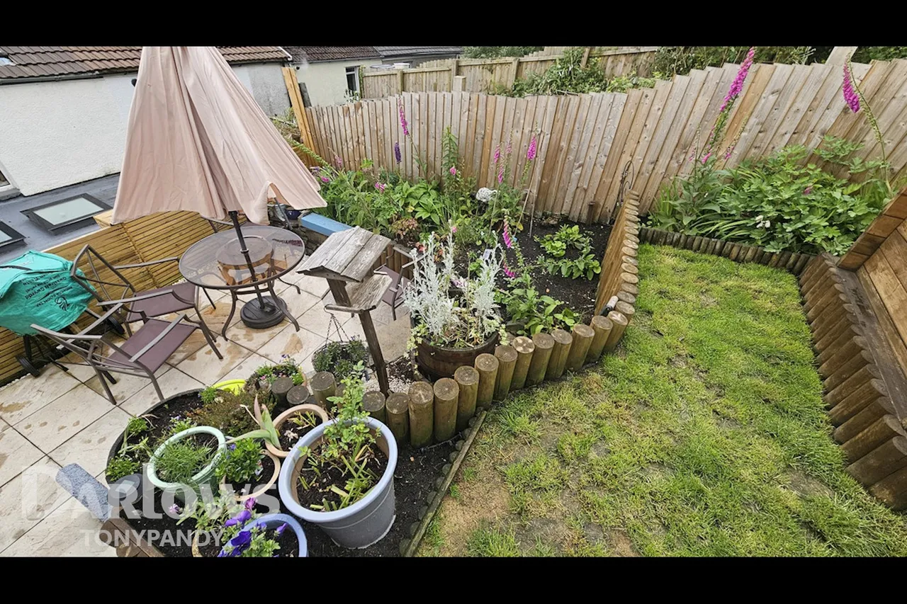 Long Row, Blaenllechau, CF43, photo 12