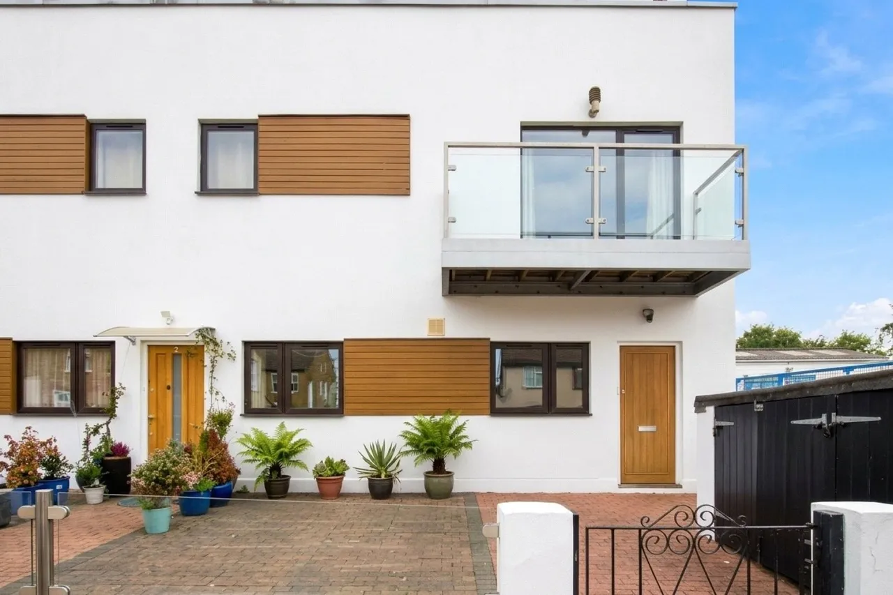3 bed flat for sale, Fallsbrook Road, Furzedown