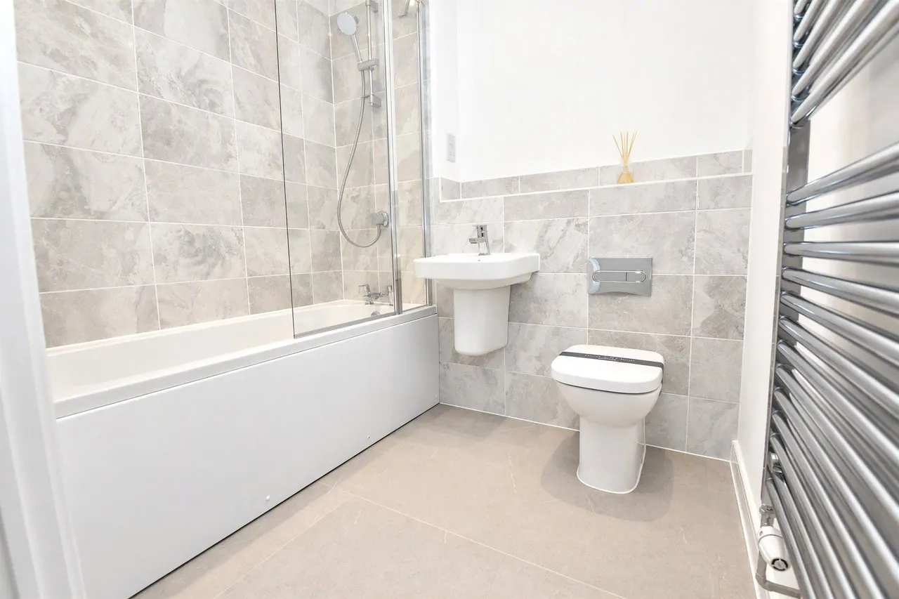 Moorfield Place, Farnborough, GU14, photo 4