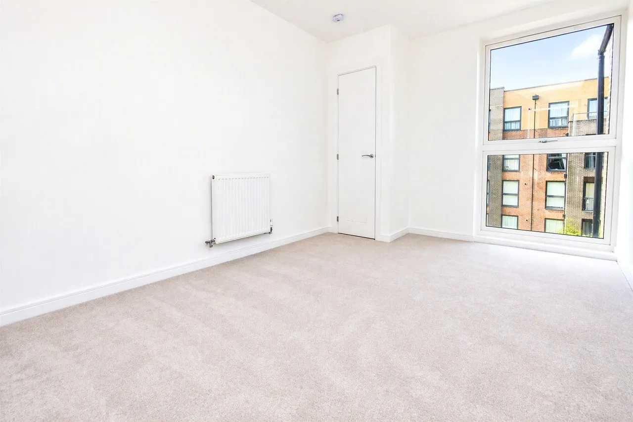 Moorfield Place, Farnborough, GU14, photo 7
