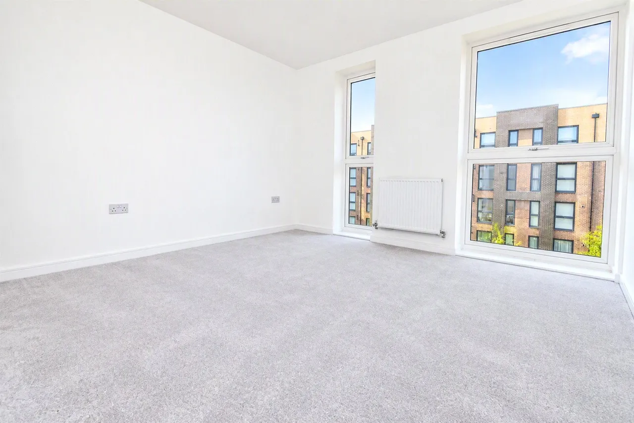 Moorfield Place, Farnborough, GU14, photo 3