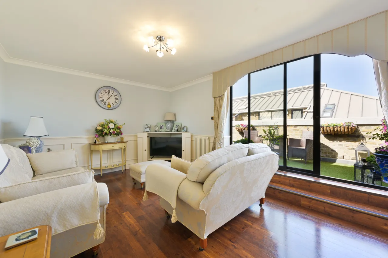 2 bed flat for sale — 33 Taffrail House, Burrells Wharf Square, London