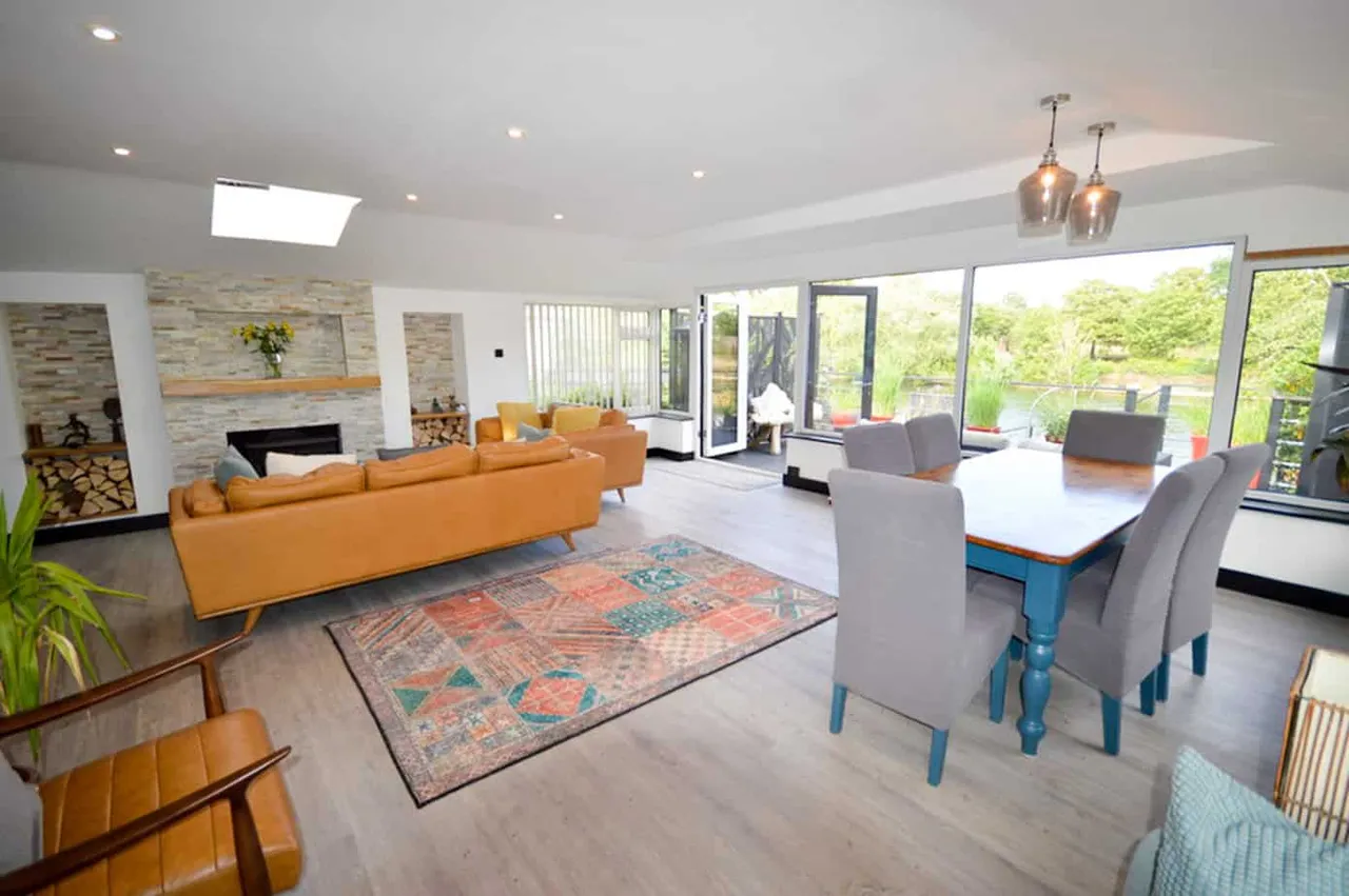 The Island, Thames Ditton, KT7, photo 2