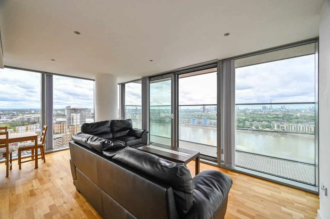 2 bed flat for sale — Flat 1910 Landmark West Tower, 22 Marsh Wall, London