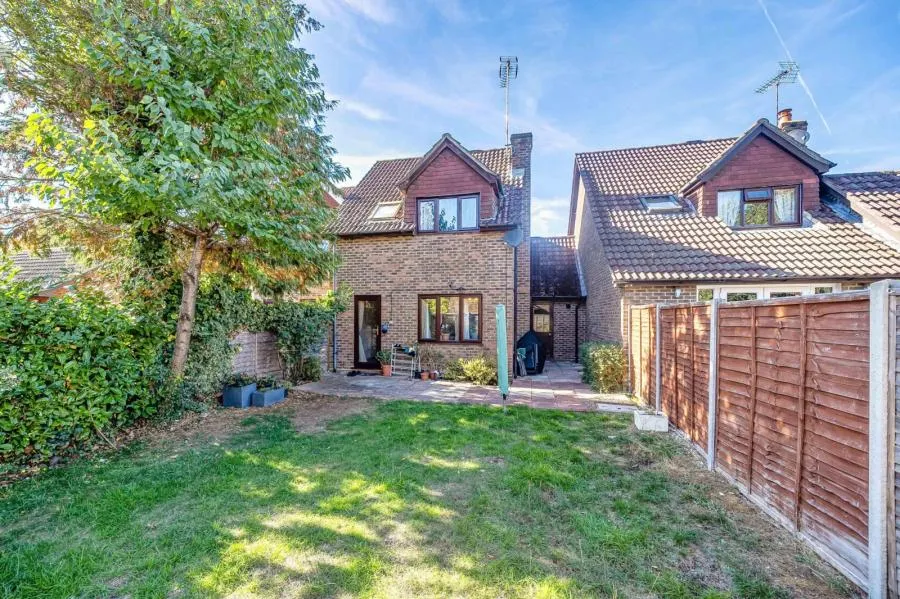 Pettys Brook Road, Chineham, RG24, photo 5