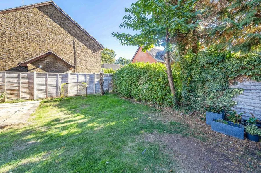 Pettys Brook Road, Chineham, RG24, photo 15