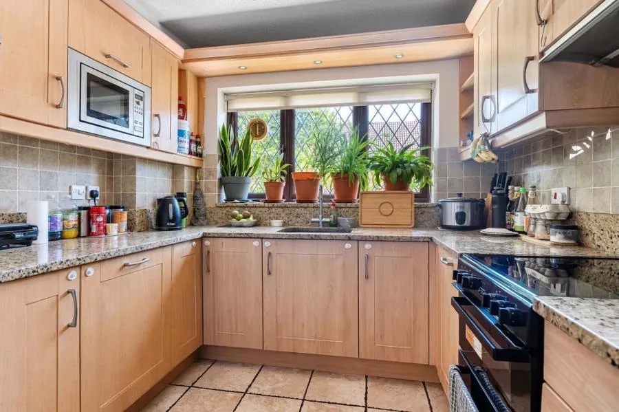 Pettys Brook Road, Chineham, RG24, photo 14