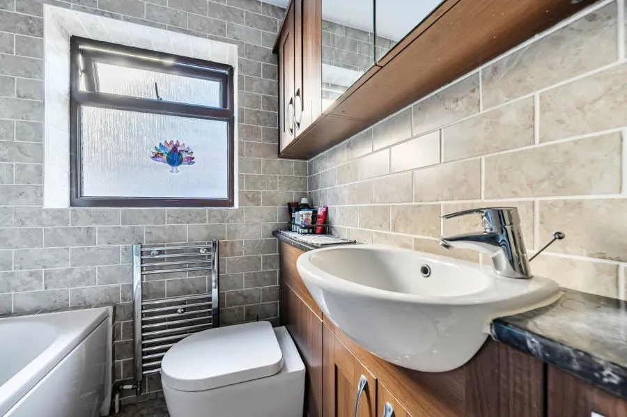 Pettys Brook Road, Chineham, RG24, photo 8