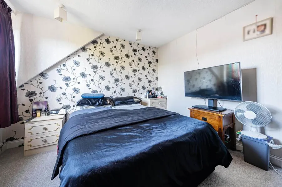 Pettys Brook Road, Chineham, RG24, photo 13
