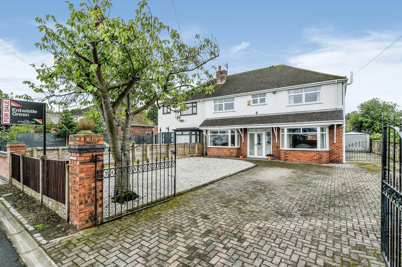 4 bed house for sale, Liverpool Road, Formby, L37