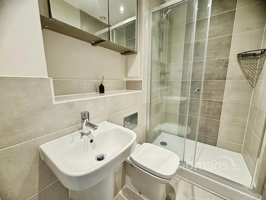 Hurst Avenue, Blackwater, GU17, photo 11