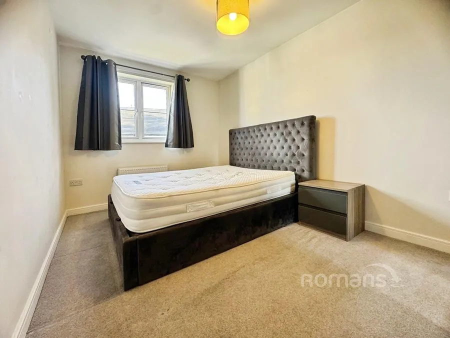 Hurst Avenue, Blackwater, GU17, photo 9