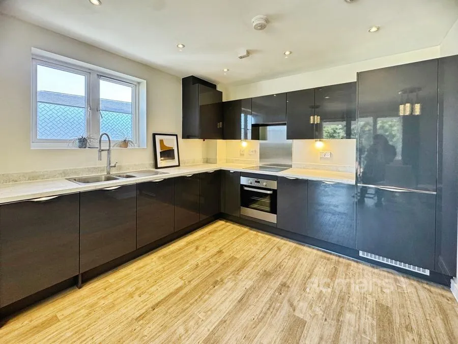 Hurst Avenue, Blackwater, GU17, photo 6
