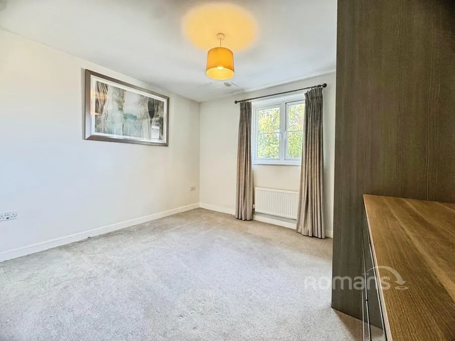 Hurst Avenue, Blackwater, GU17, photo 8