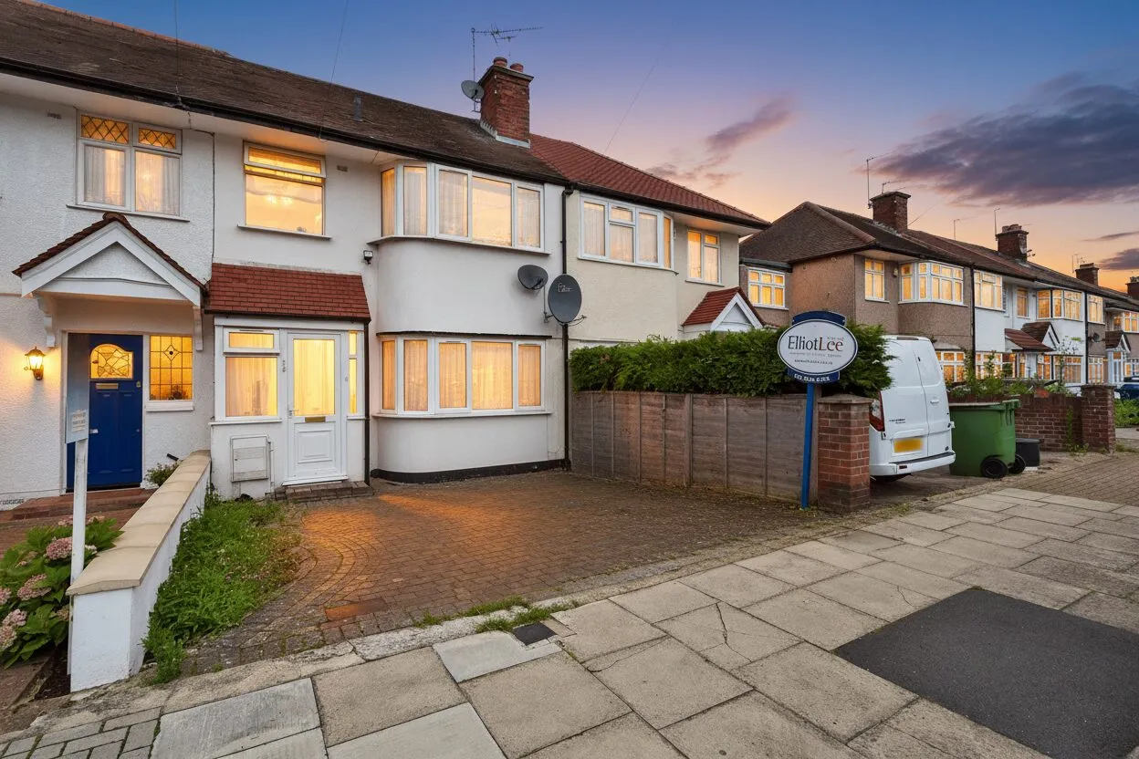 2 bed flat for sale — Leamington Crescent, Harrow, HA2