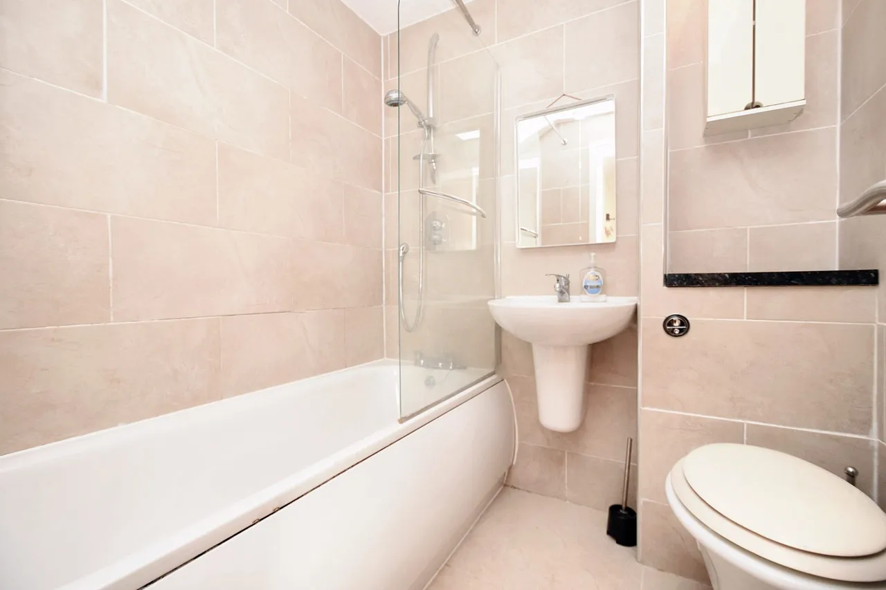 Leamington Crescent, Harrow, HA2, photo 7