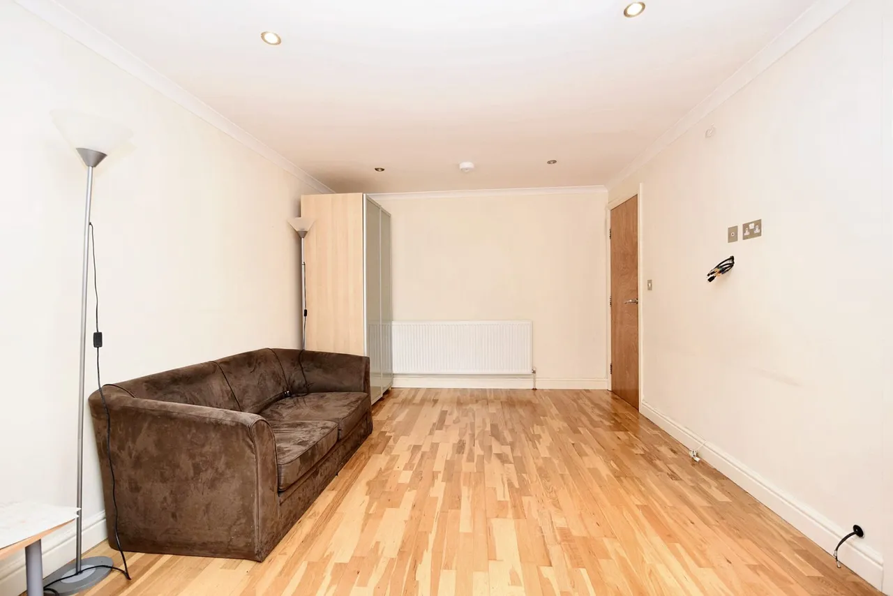 Leamington Crescent, Harrow, HA2, photo 4