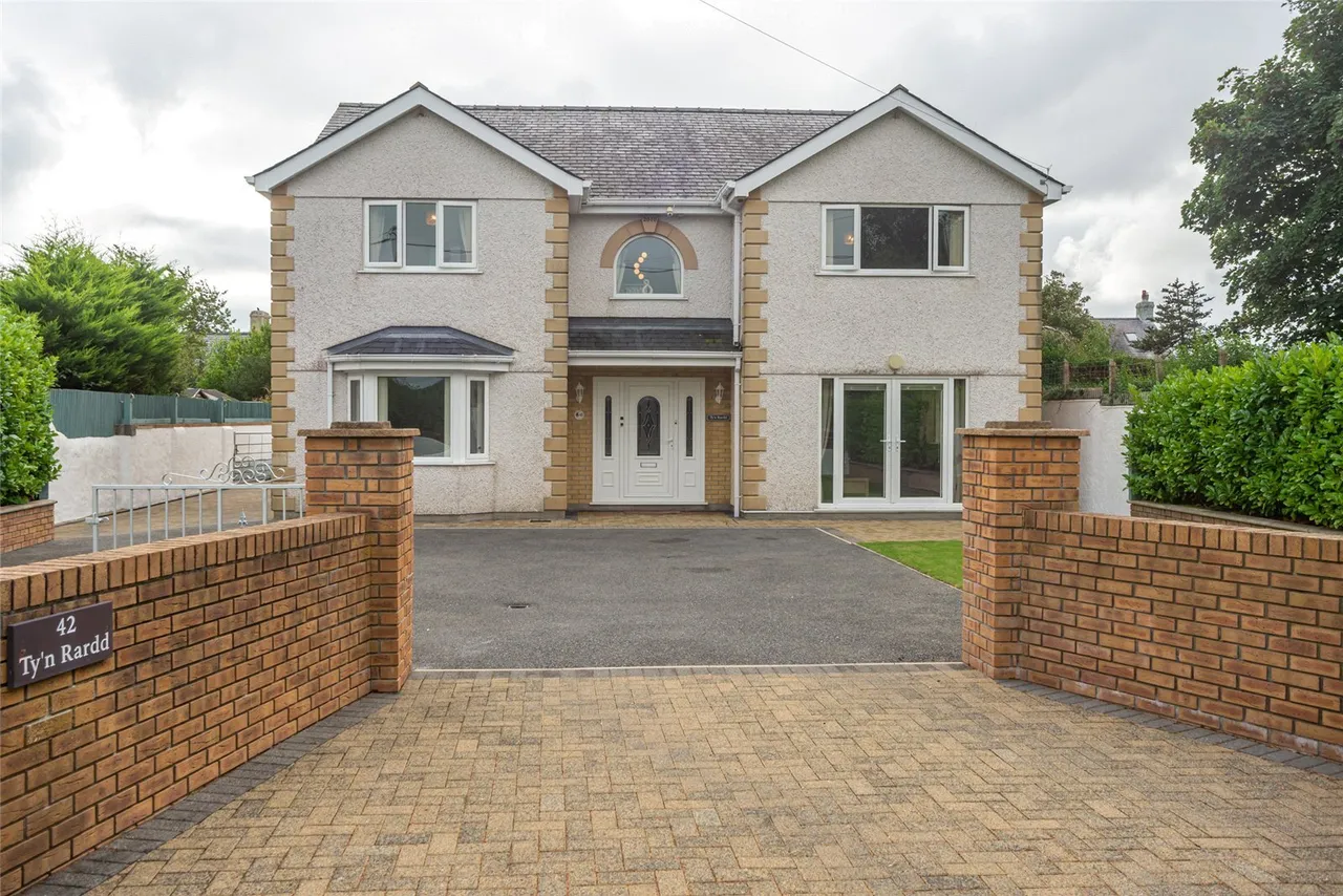 4 bed house for sale, David Street, Malltraeth