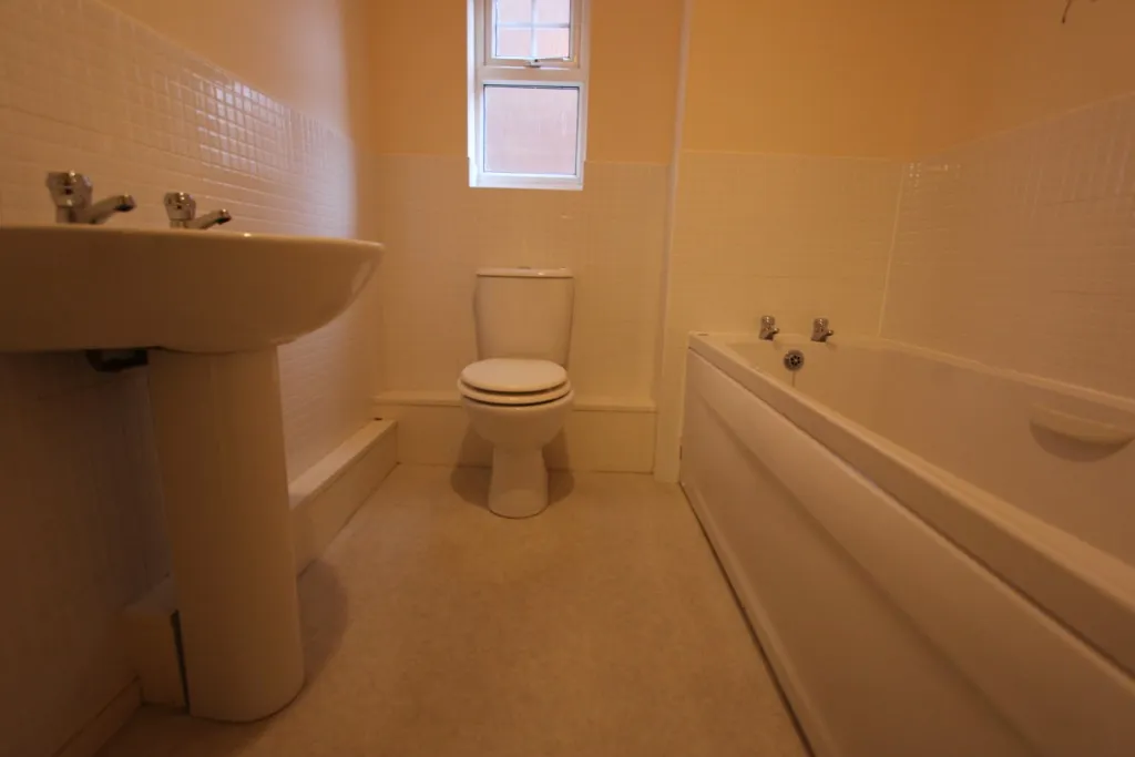 Hardy Close, Dukinfield, SK16, photo 4