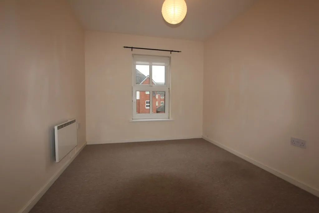 2 bed flat for sale — Hardy Close, Dukinfield, SK16