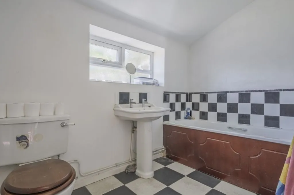 County Road, Swindon, SN1, photo 15